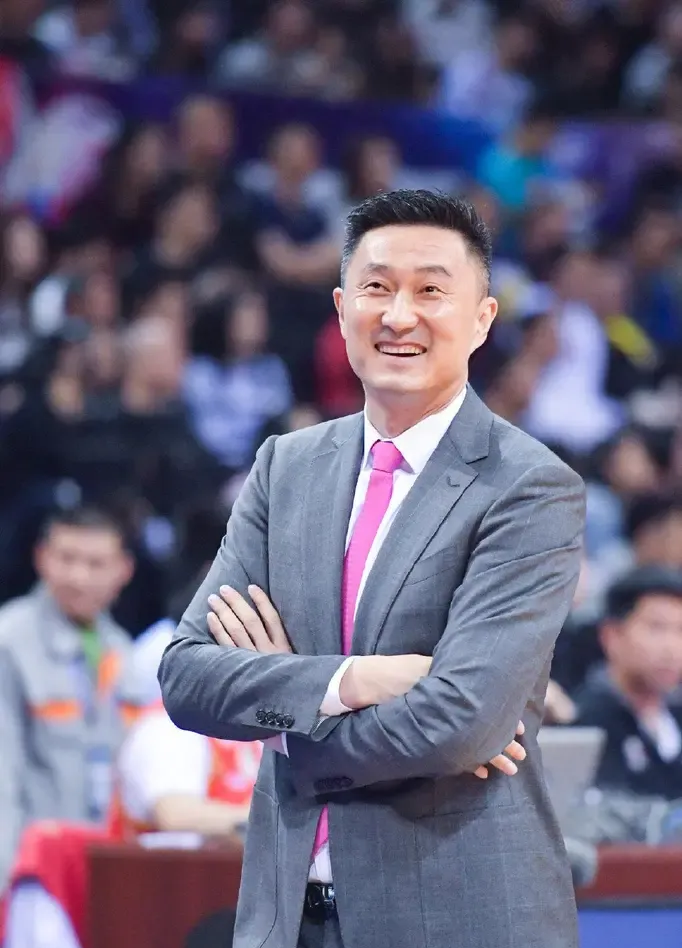 包含加时末段山东男篮伤情更新——CBA季后赛节点到来，引发热议，控场能力受关注的词条