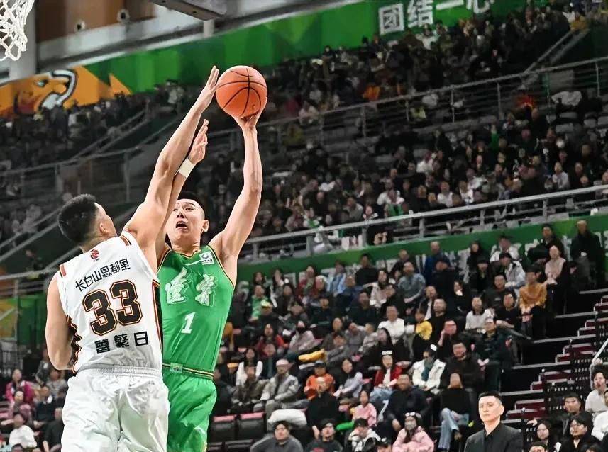 冲刺阶段CBA常规赛焦点战，上海久事主帅复盘，底气十足，阵容厚度经受考验的简单介绍